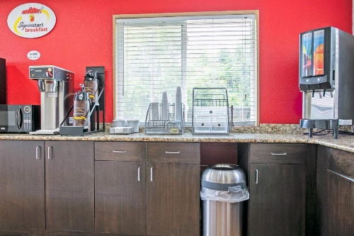 Super 8 by Wyndham Augusta/Ft Eisenhower Area image 27